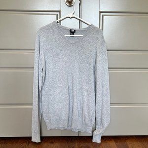 H&M Men's v-neck thin sweater in gray, sz M